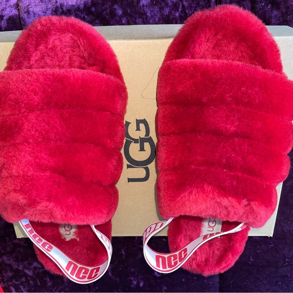 UGG Fluff slides